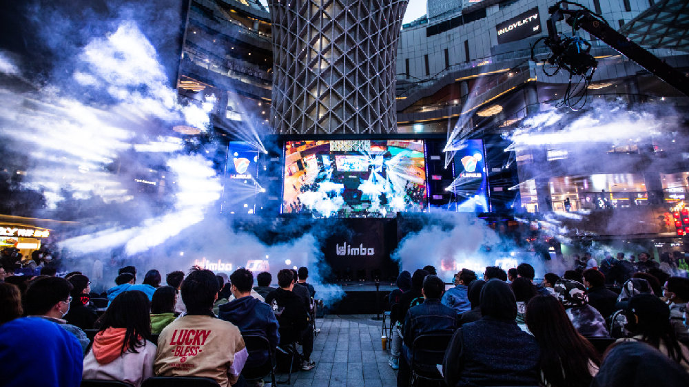 [天下足球]萨拉赫破门 利物浦击败阿斯顿维拉.